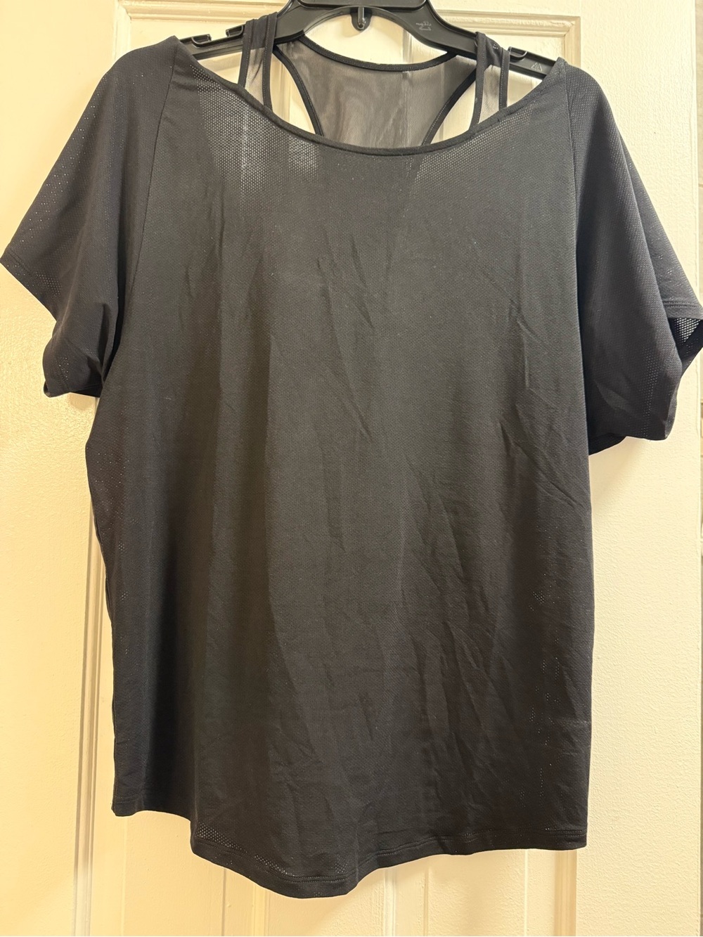 Like New Lucy Black Short Sleeve Cold Shoulder Mesh Back Athletic Top, Dz S